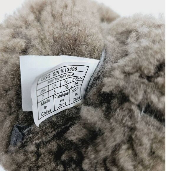 UGG Women 7 Winter Boot - Picture 2 of 10